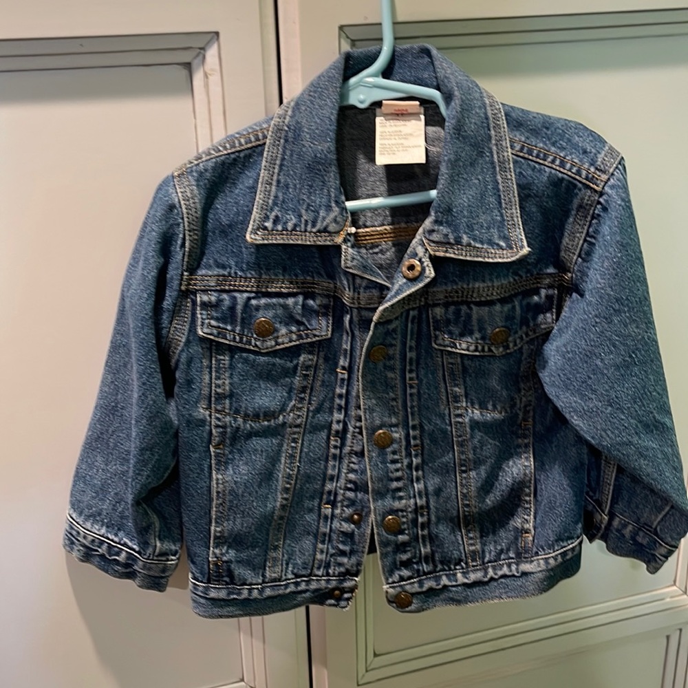 Cute denim jacket perfect for spring.